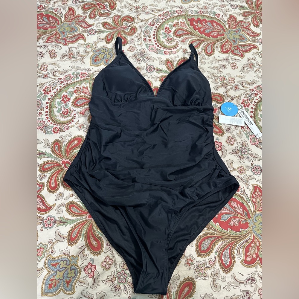 Women”s NWT Cupshe one piece tummy control bathing suit